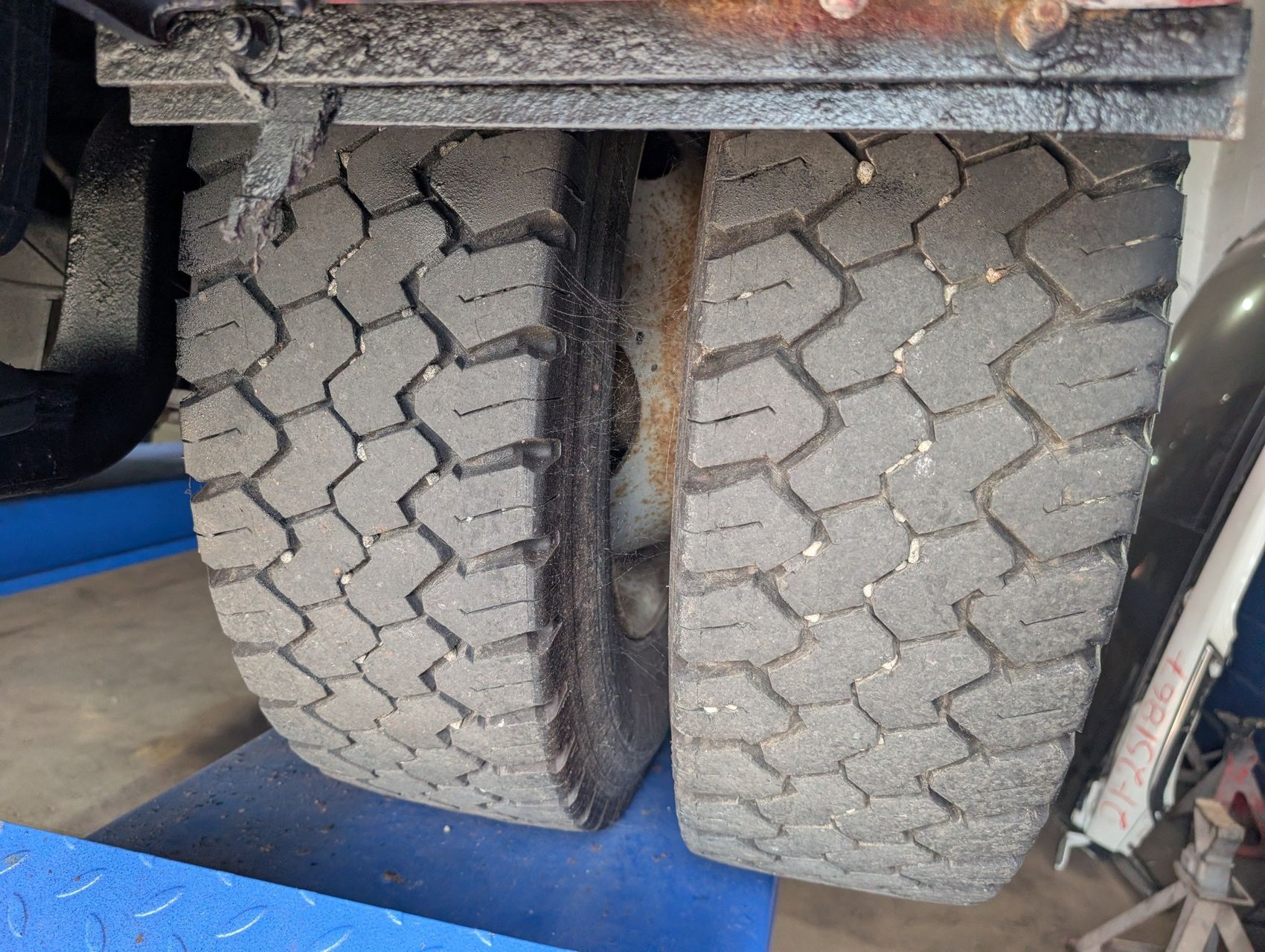 2001 Ford F-550 253