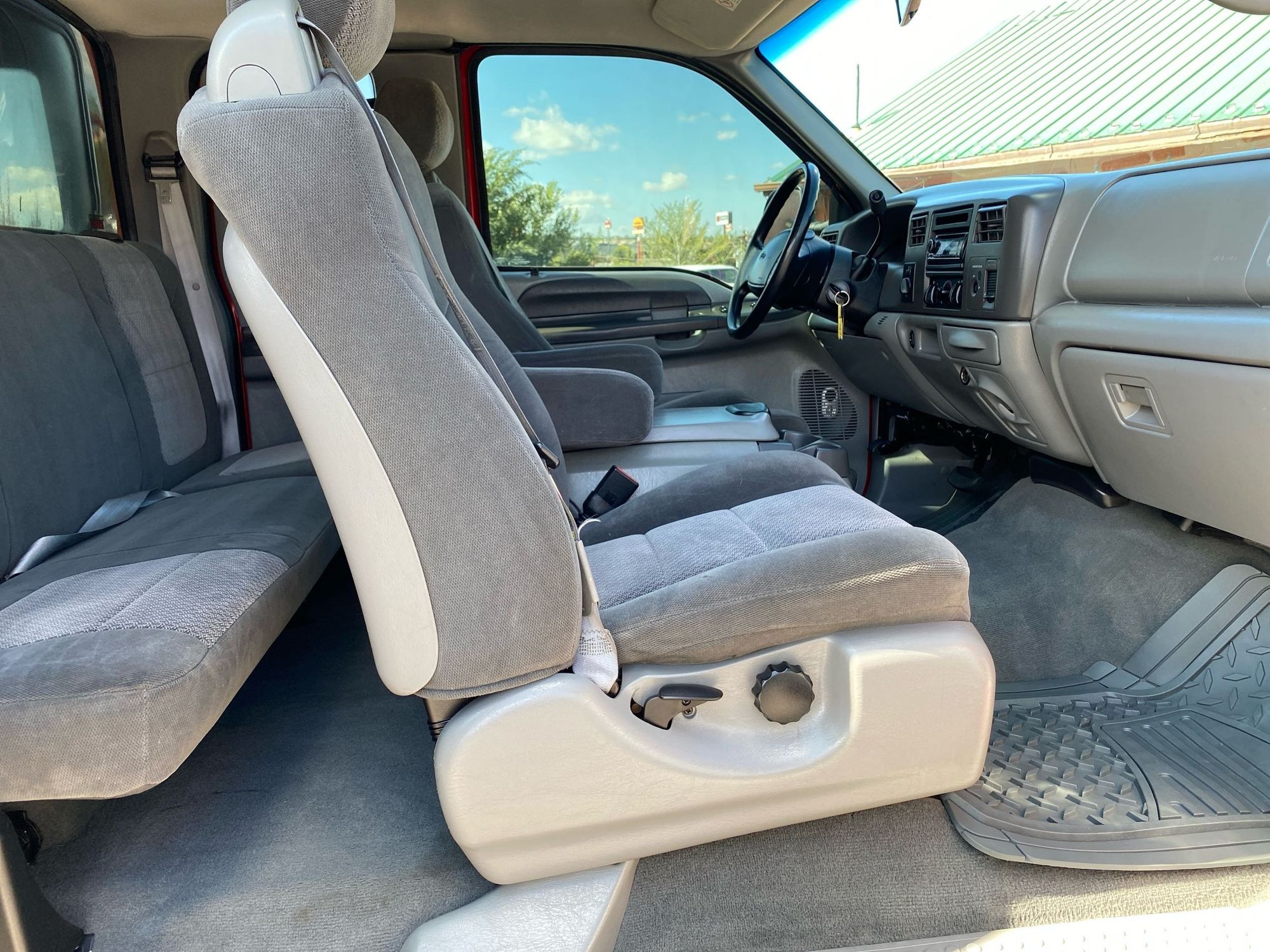 2002 Ford F-250 XLT photo 30