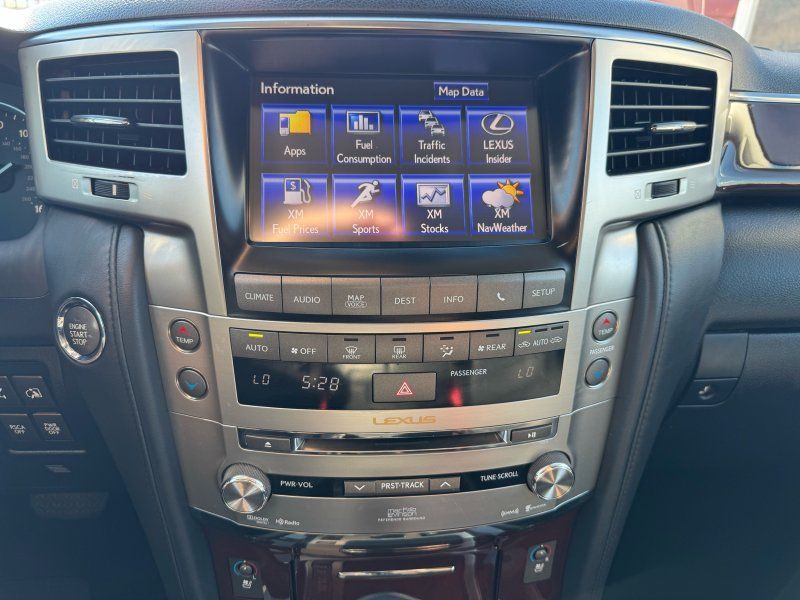 2013 Lexus LX 570 Luxury photo 16