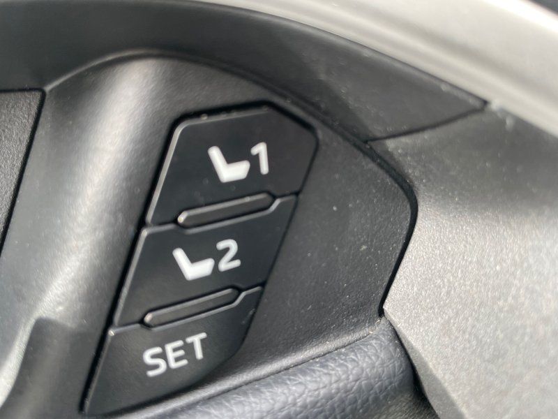 2023 Toyota RAV4 XSE - Photo 19