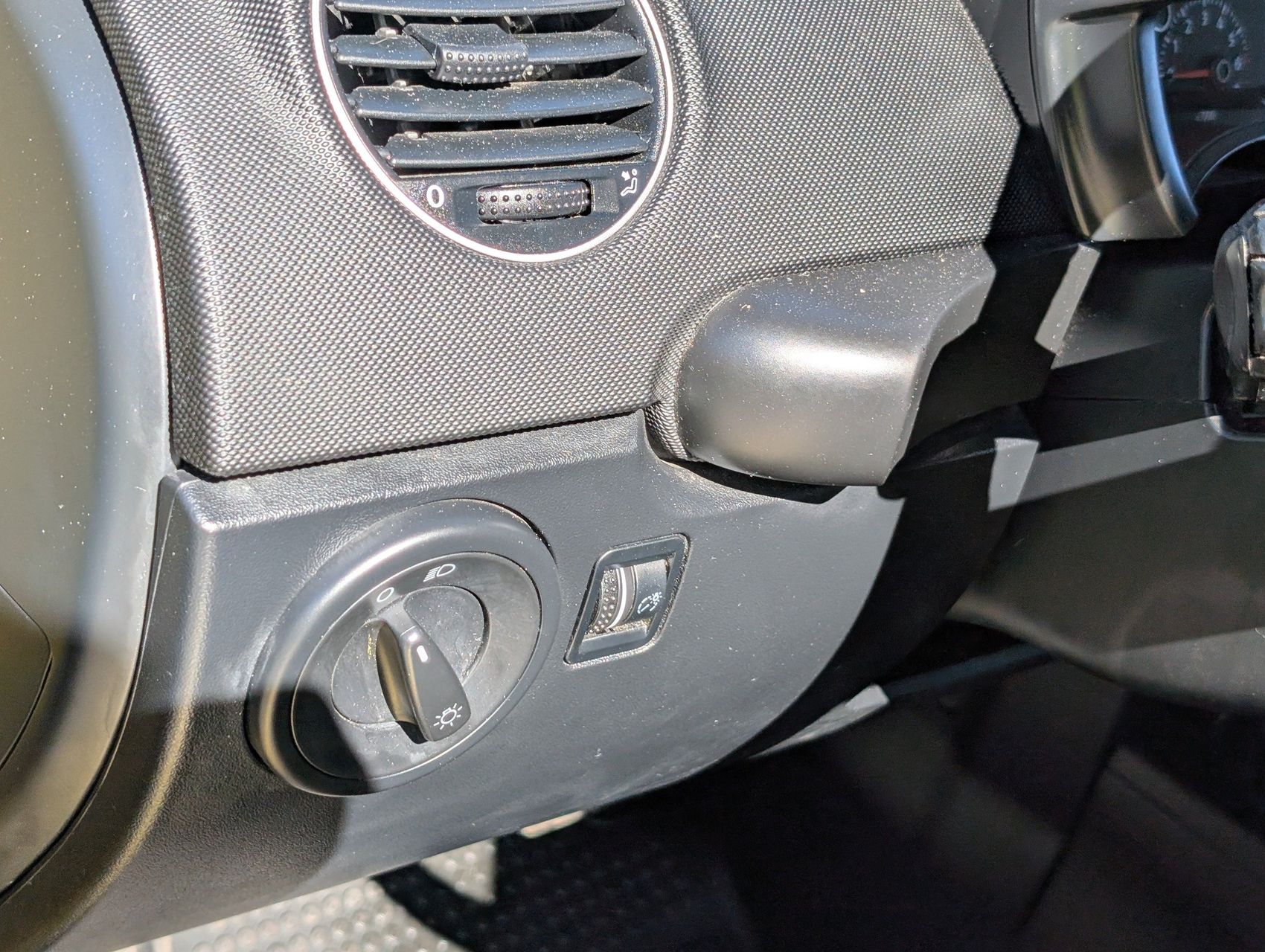 2008 Volkswagen New Beetle 48