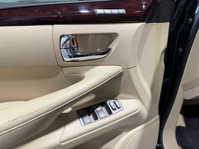 2011 Lexus LX 570 Base, photo 30