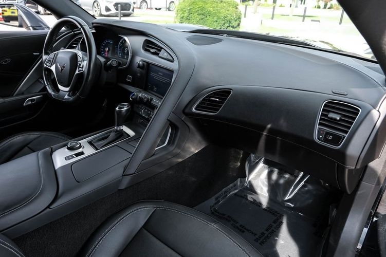 2017 Chevrolet Corvette Stingray 1LT photo 10