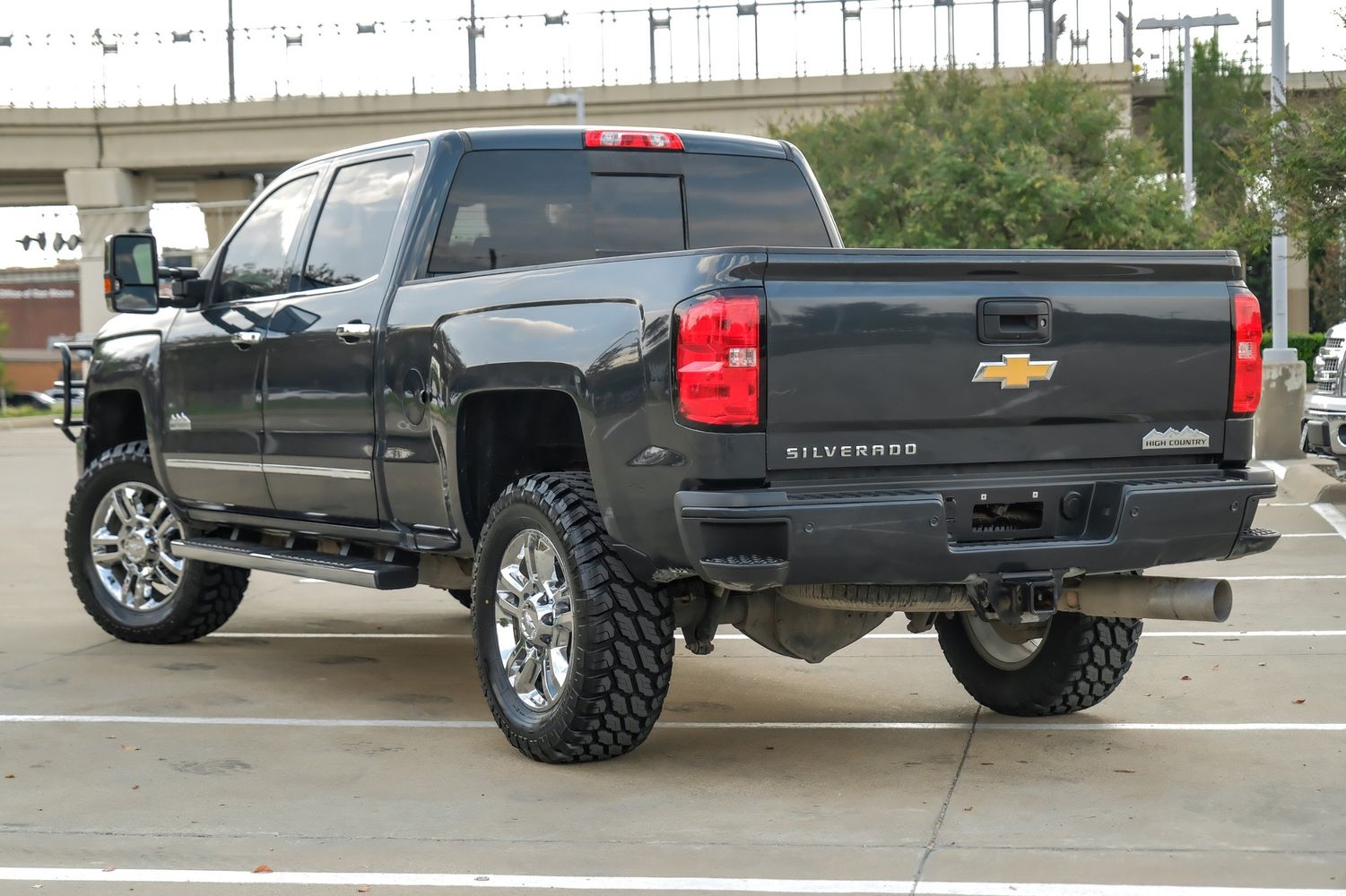 2018 Chevrolet Silverado High Country photo 15