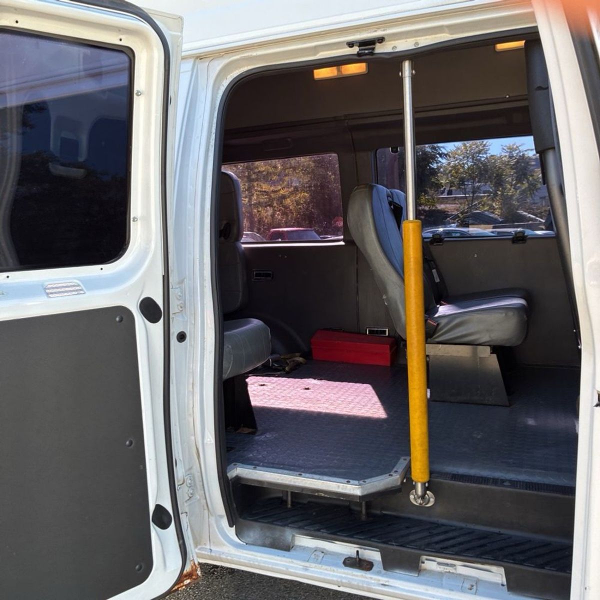 2011 Ford E-Series Cargo 13