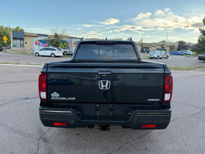 2017 Honda Ridgeline Black Edition photo 4