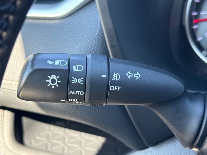 2020 Toyota RAV4 XLE photo 19