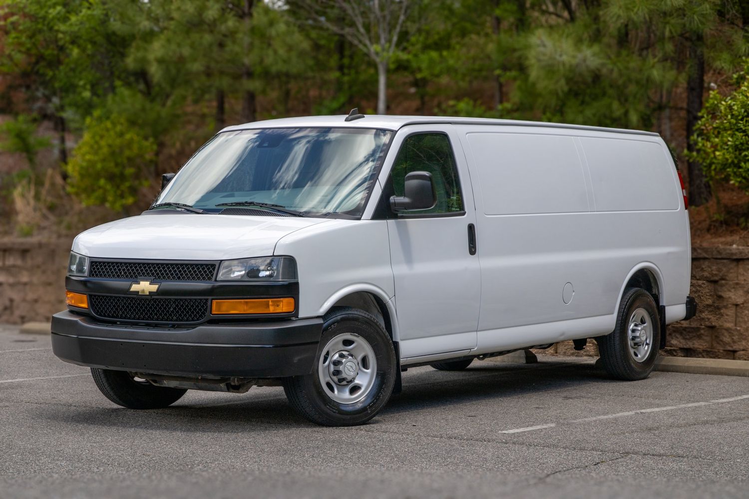 2019 Chevrolet Express 3500 Extended Work Van's photo