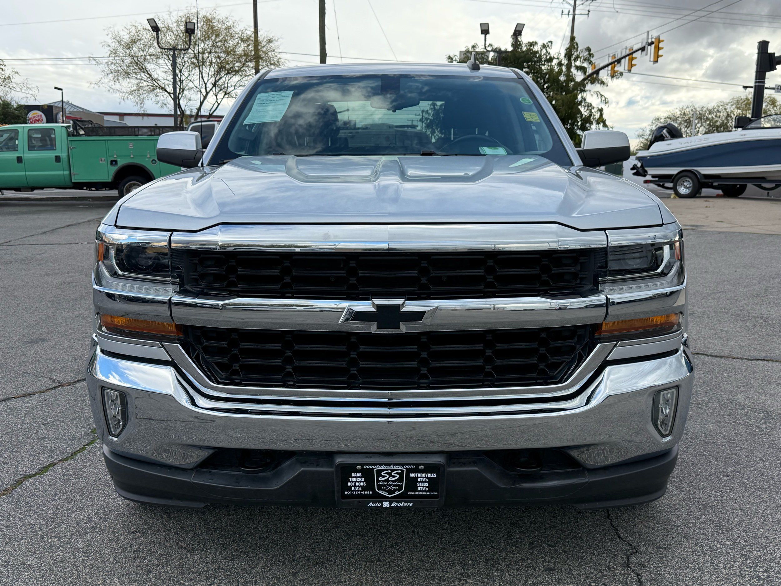 2017 Chevrolet Silverado 1500 LT photo 3