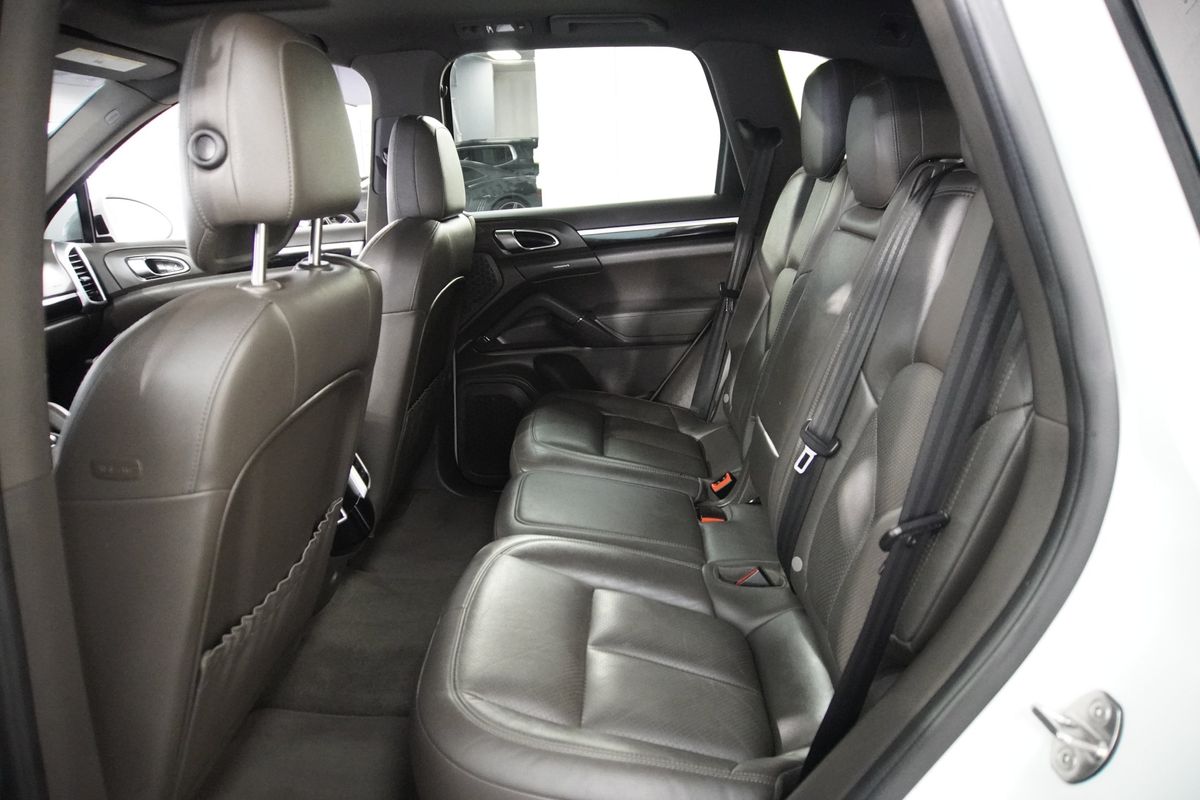 2016 Porsche Cayenne Base