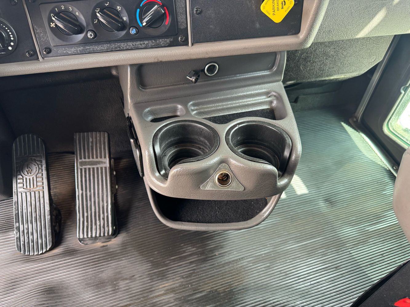 2019 Kenworth T3 Series photo 27