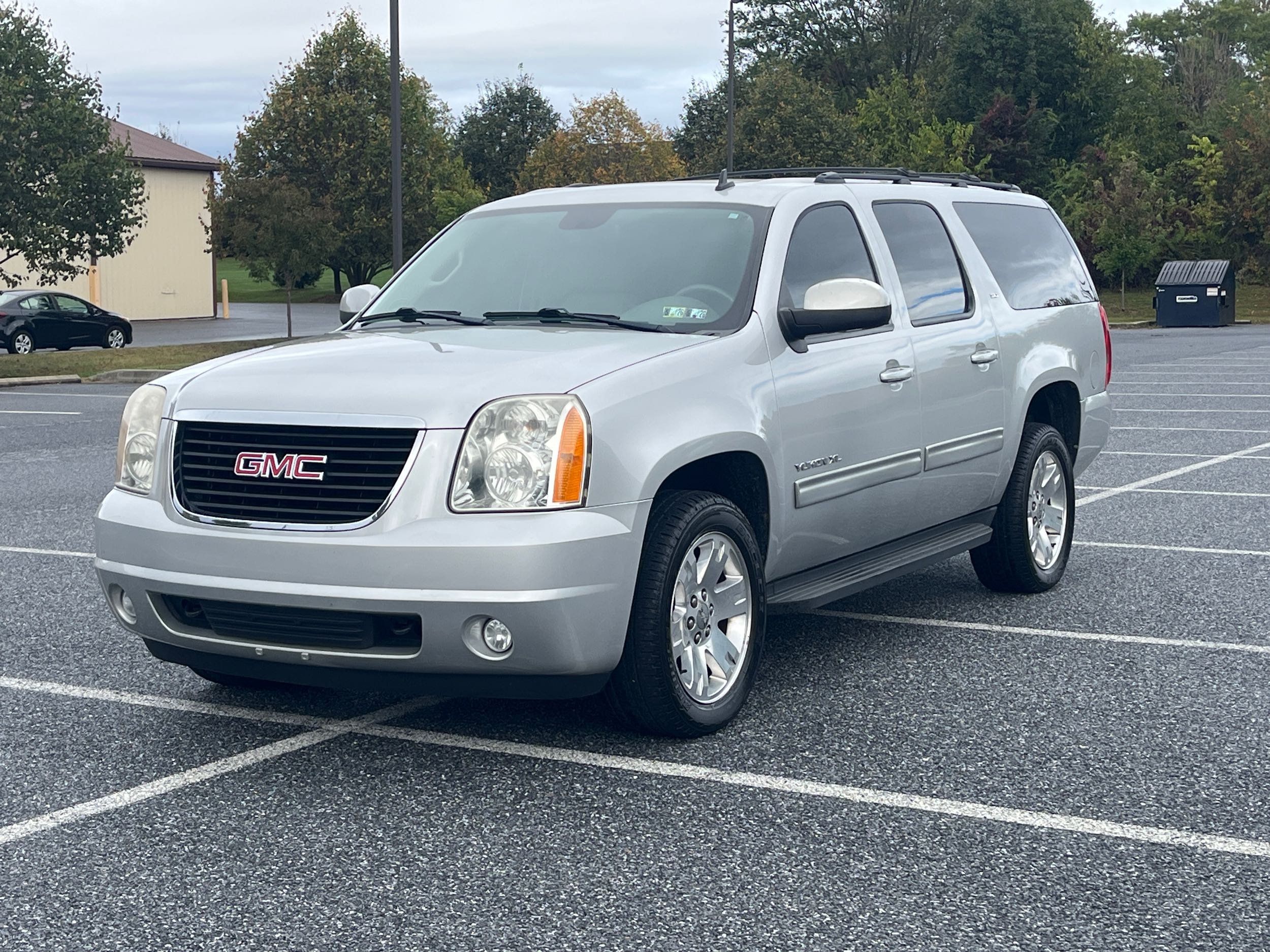 2011 Gmc Yukon XL 1500 SLT photo 3