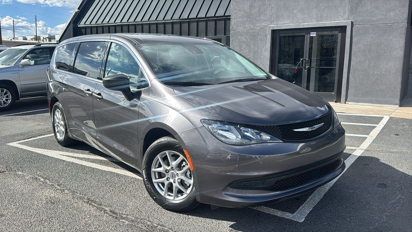 2023 Chrysler Voyager LX