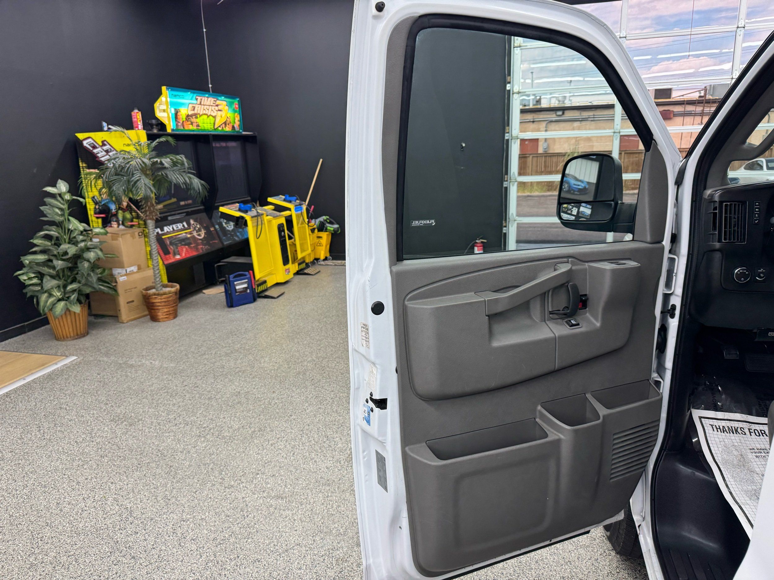 2017 Chevrolet Express Passenger LS - Photo 9