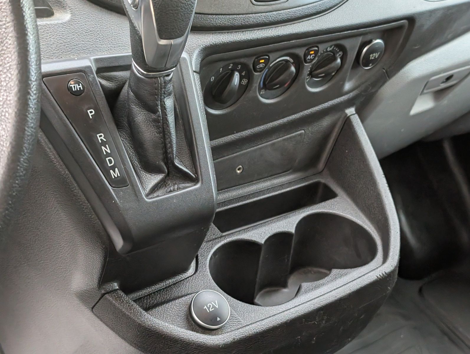 2019 Ford Transit-350 29