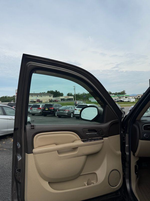2011 GMC Yukon XL Denali - Photo 7