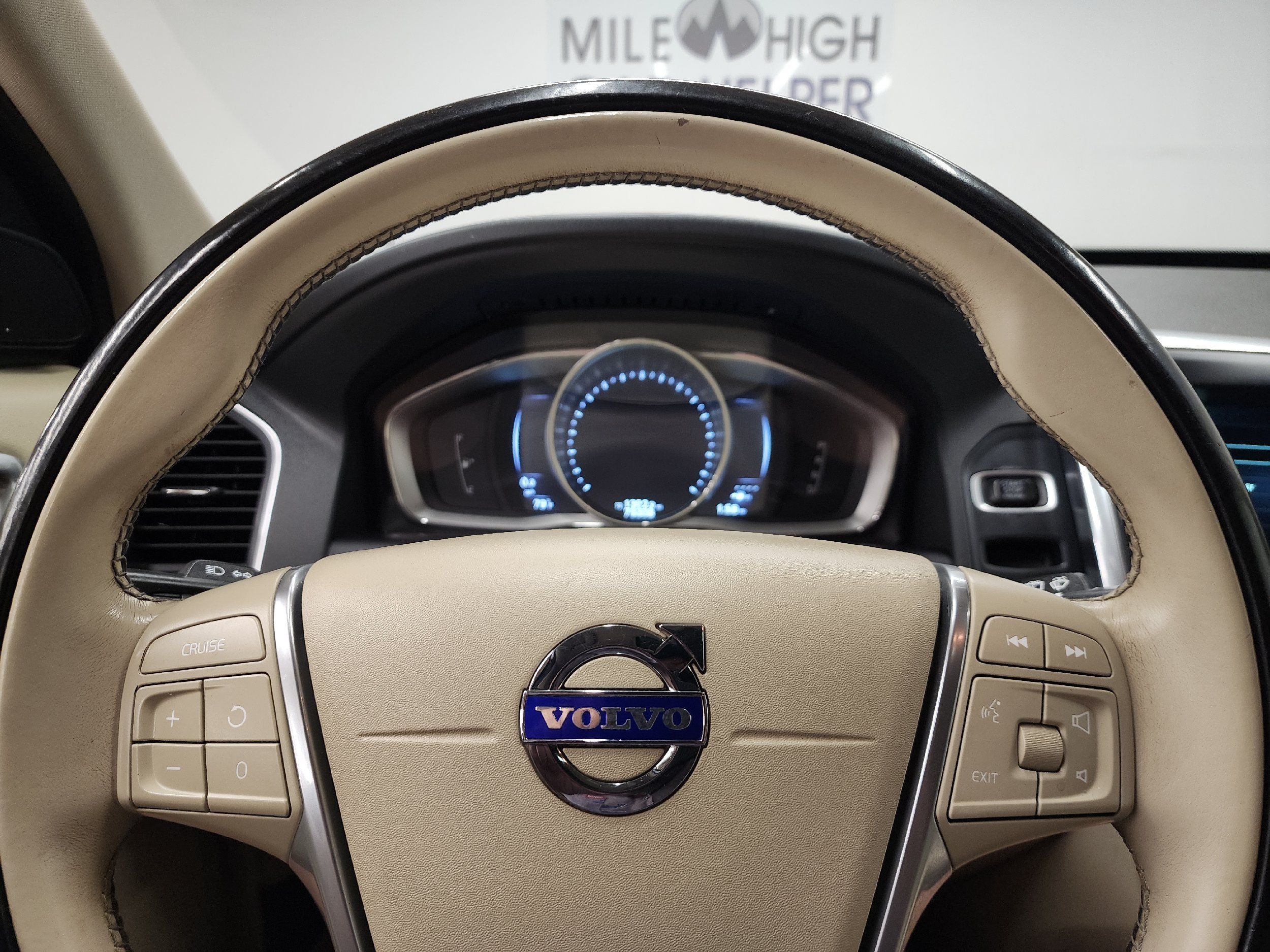 2016 Volvo XC60 T6 Drive-E photo 18