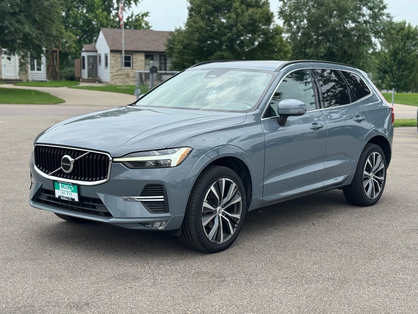 2022 Volvo XC60 Momentum photo 4