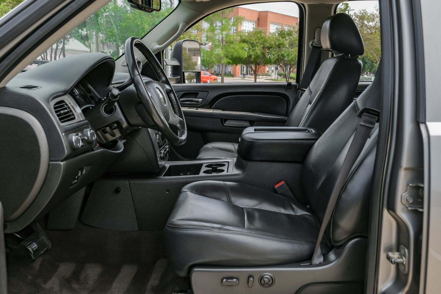 2013 Chevrolet Silverado 2500HD LTZ photo 3