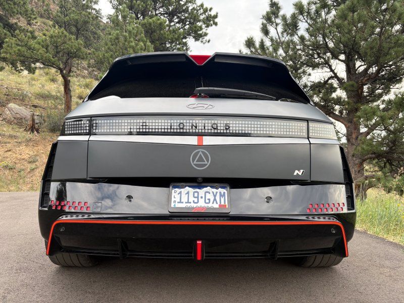 2025 Hyundai IONIQ 5 N - Photo 13
