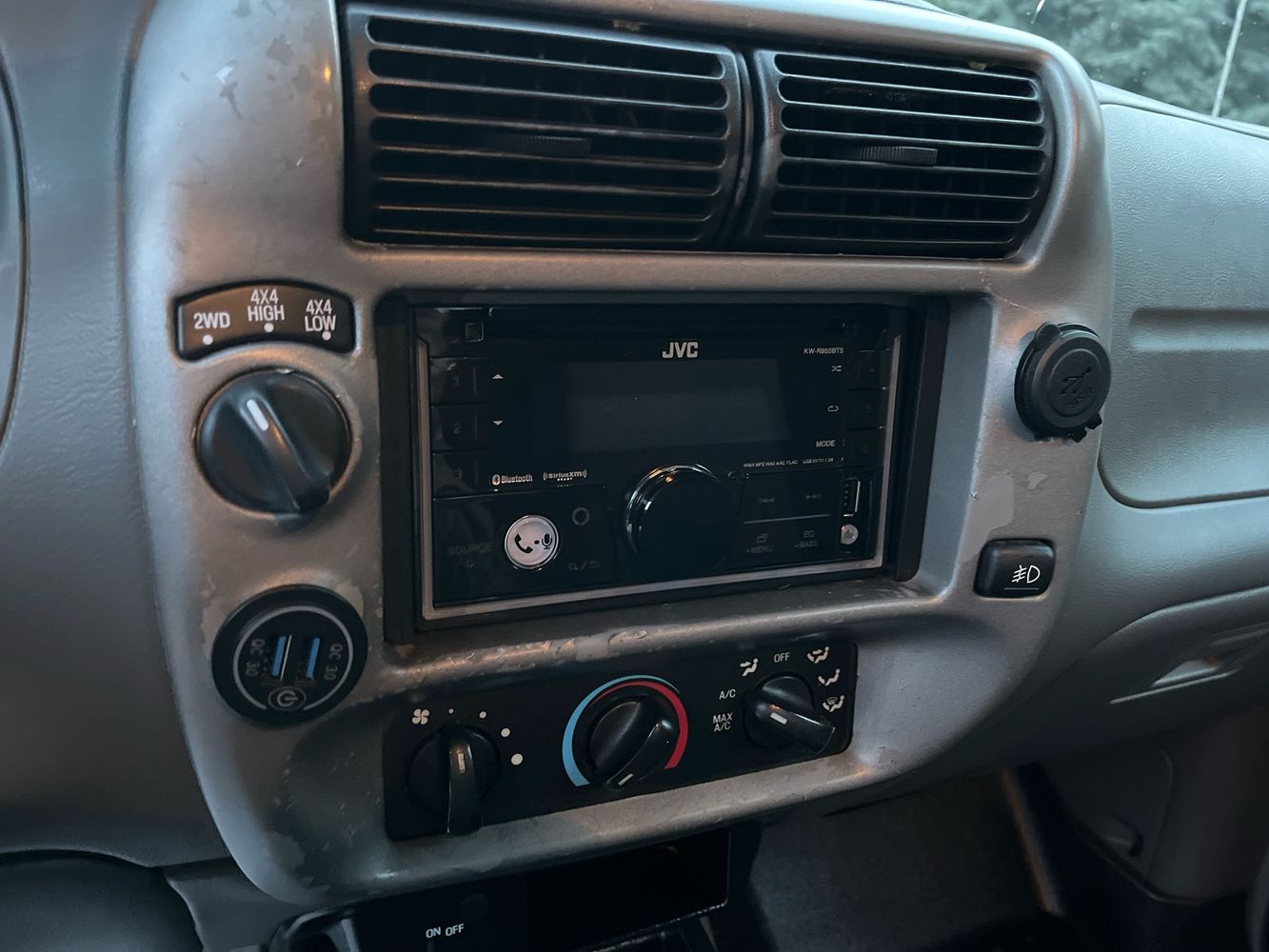 2004 Ford Ranger XLT photo 12