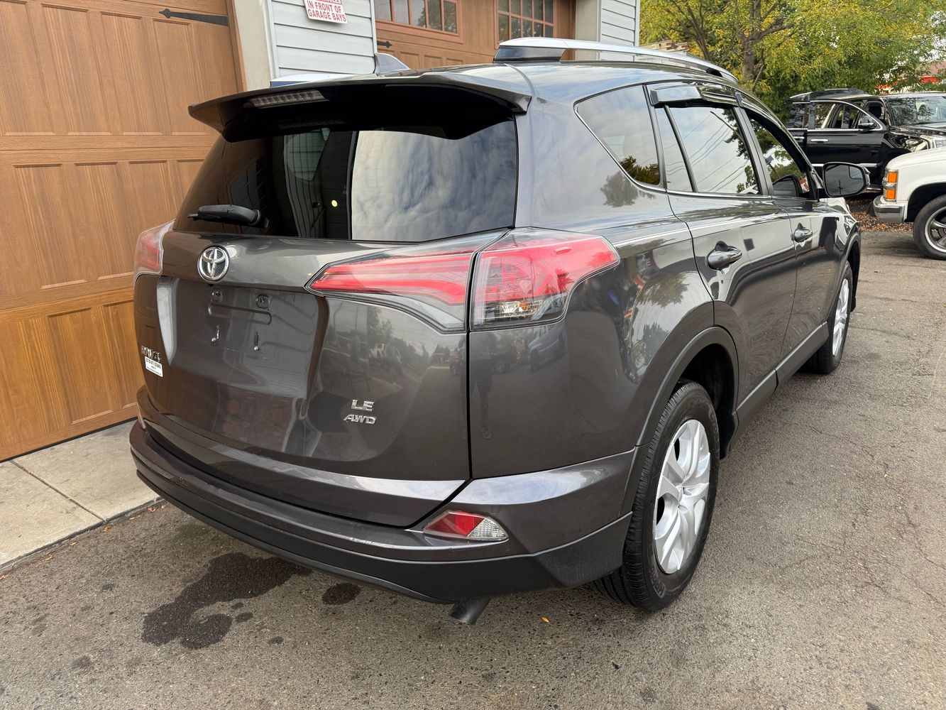 2016 Toyota RAV4 LE photo 3