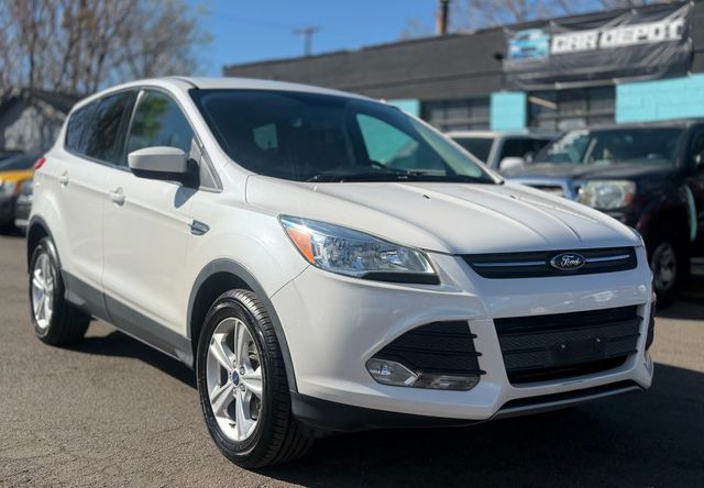 White 2016 Ford Escape SE AWD SUV / Crossover All-Wheel Drive 6-Speed Automatic