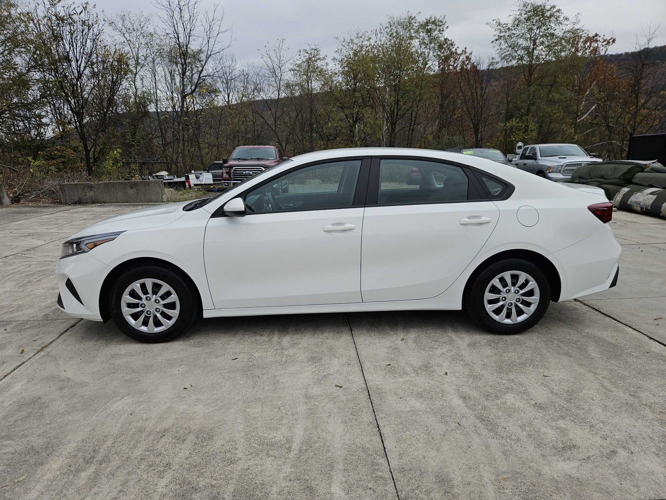 2024 Kia Forte LX photo 3