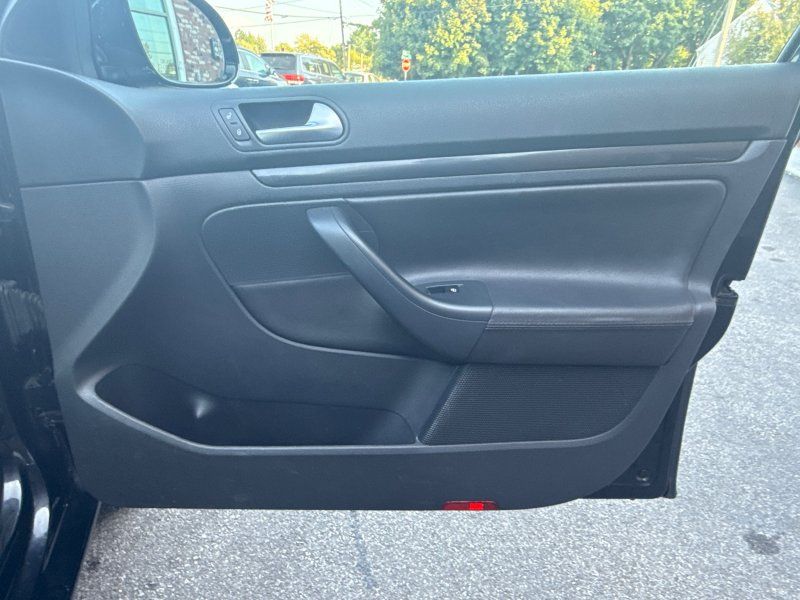 2012 Volkswagen Jetta SportWagen 2.5L SE photo 15