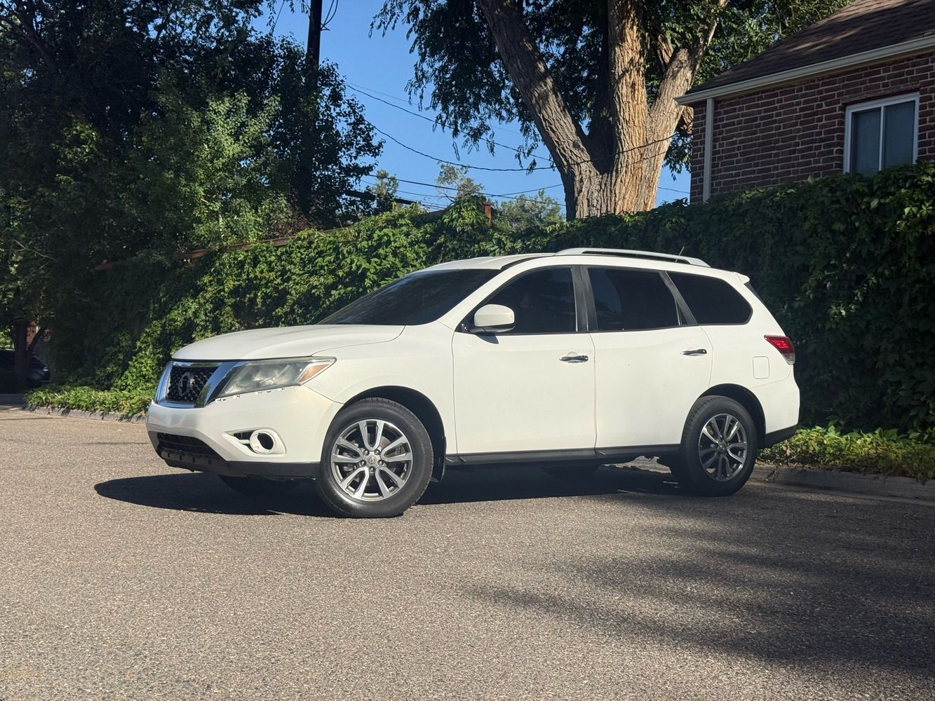 2013 Nissan Pathfinder SV 4WD's photo