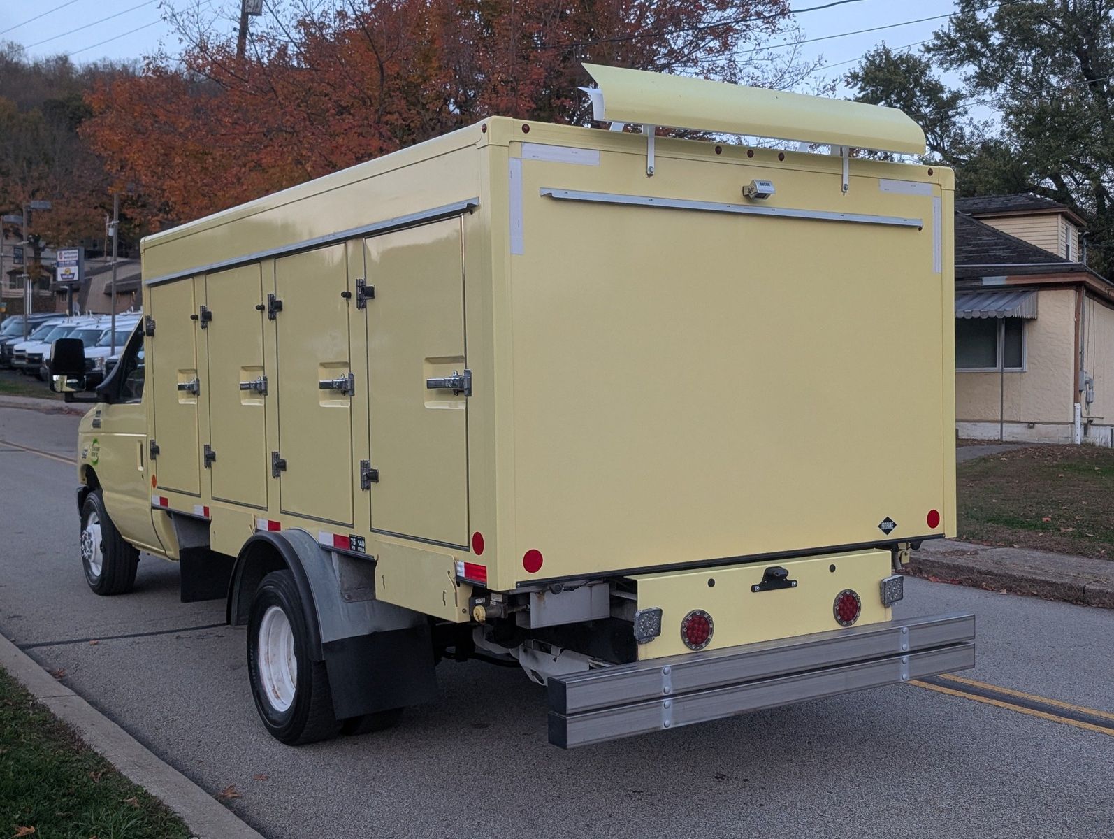 2021 Ford E-Series 8