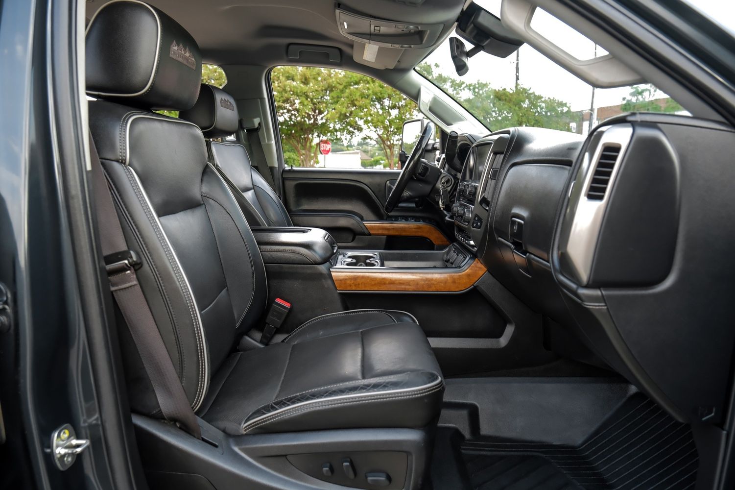 2018 Chevrolet Silverado High Country photo 41