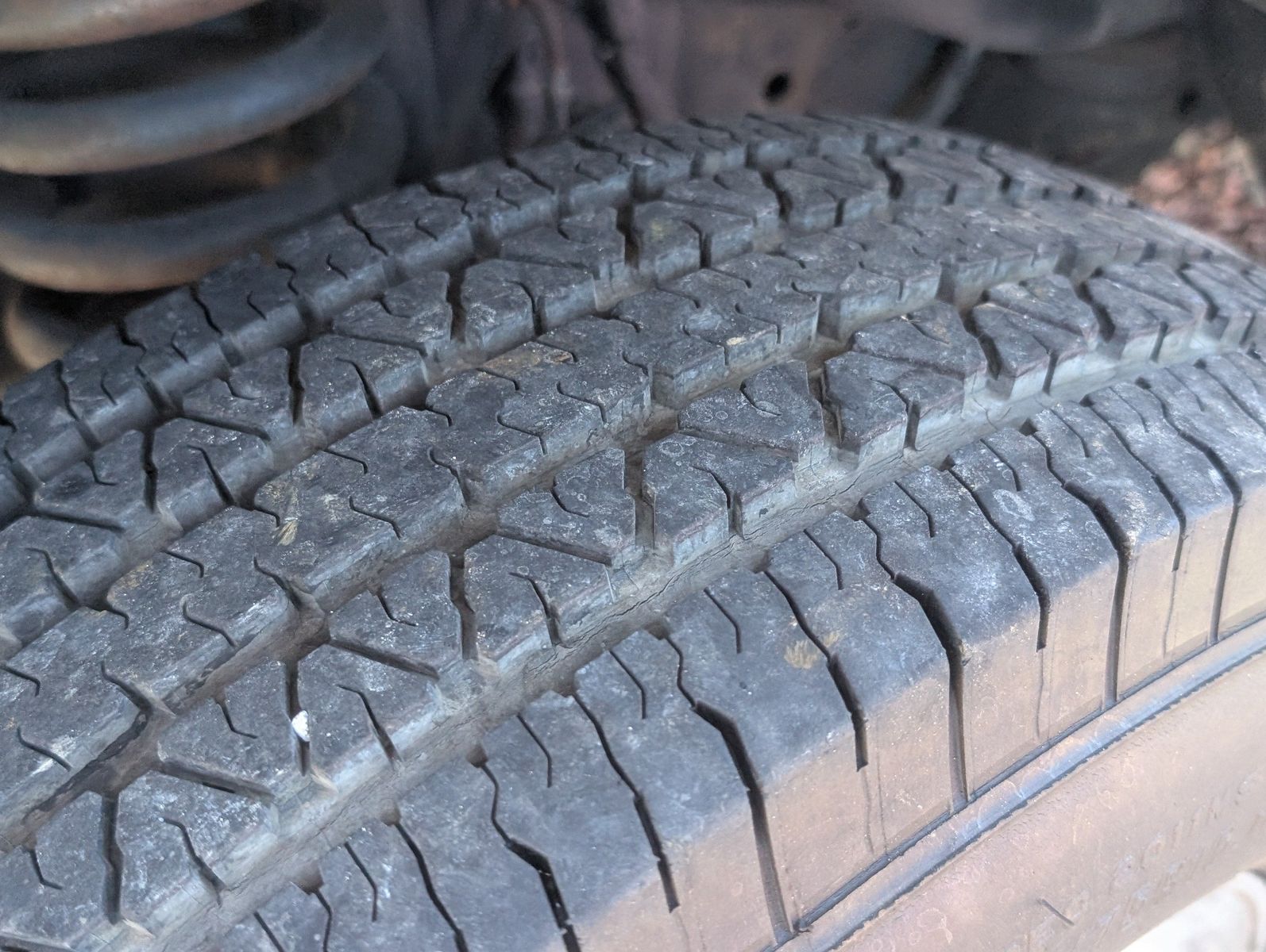 2004 Ford E-Series Chassis 16