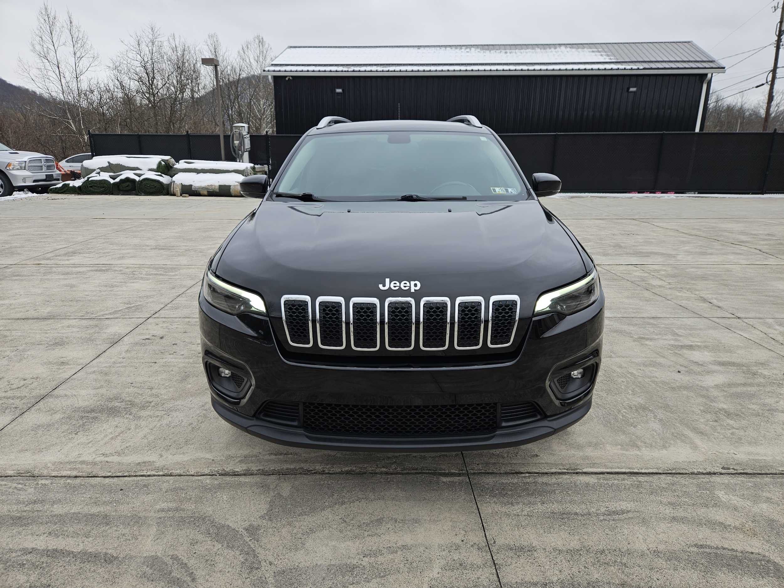 2019 Jeep Cherokee Latitude photo 2