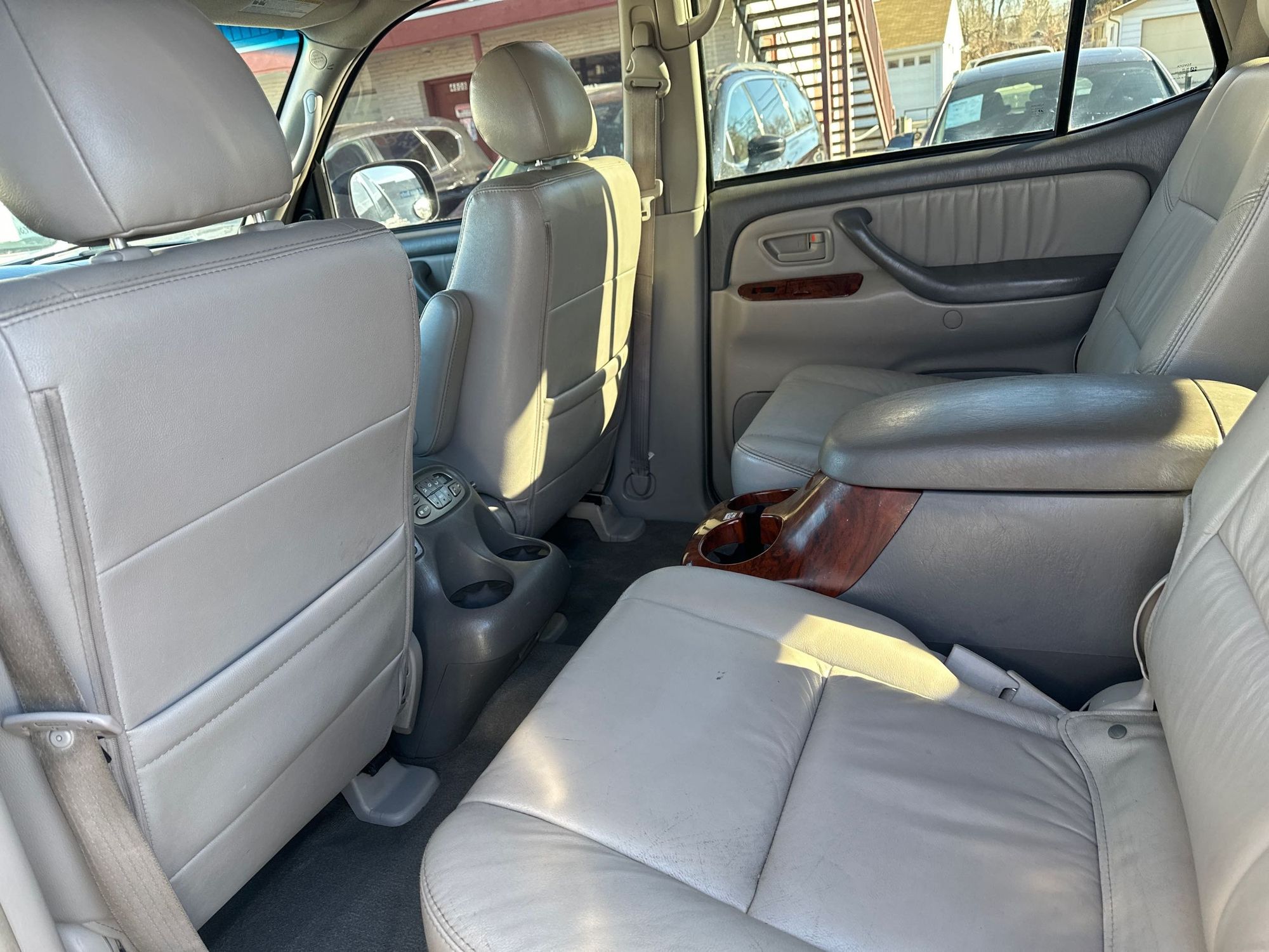 2007 Toyota Sequoia Limited photo 29