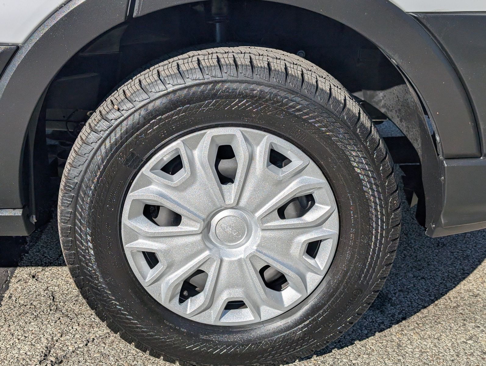 2023 Ford E-Transit-350 17