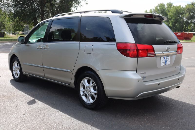 2005 Toyota Sienna Photos