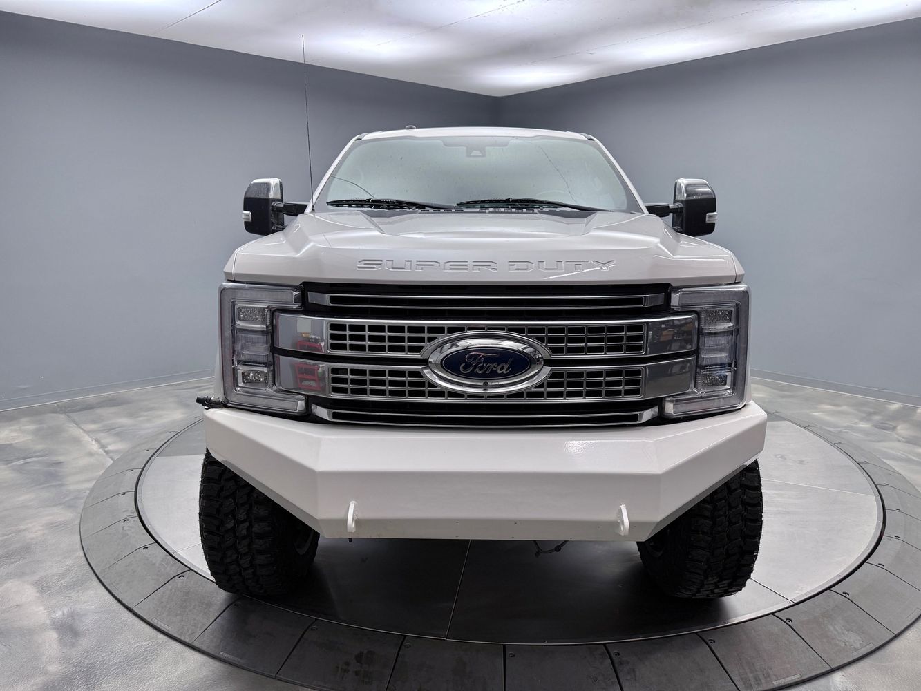 2018 Ford F-350 Platinum photo 2