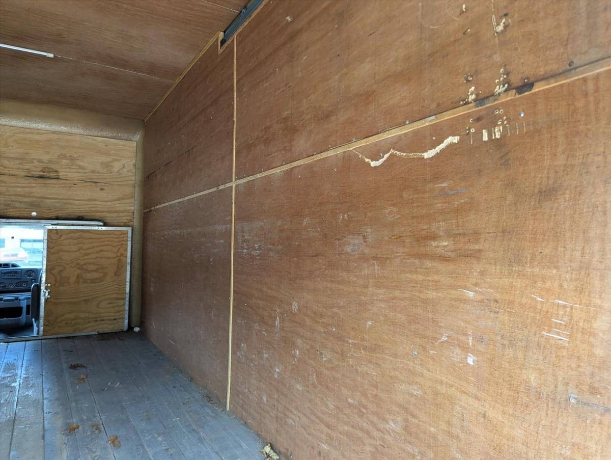 2016 Ford E-Series 38