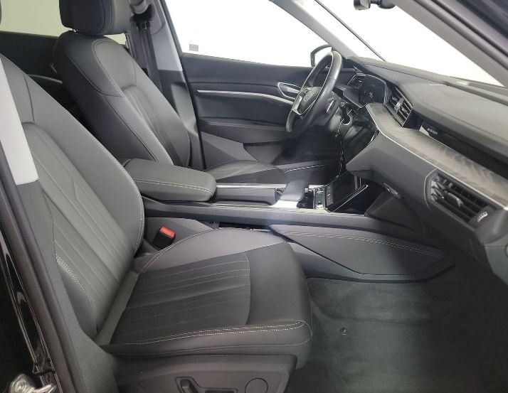 2021 Audi e-tron Premium photo 9