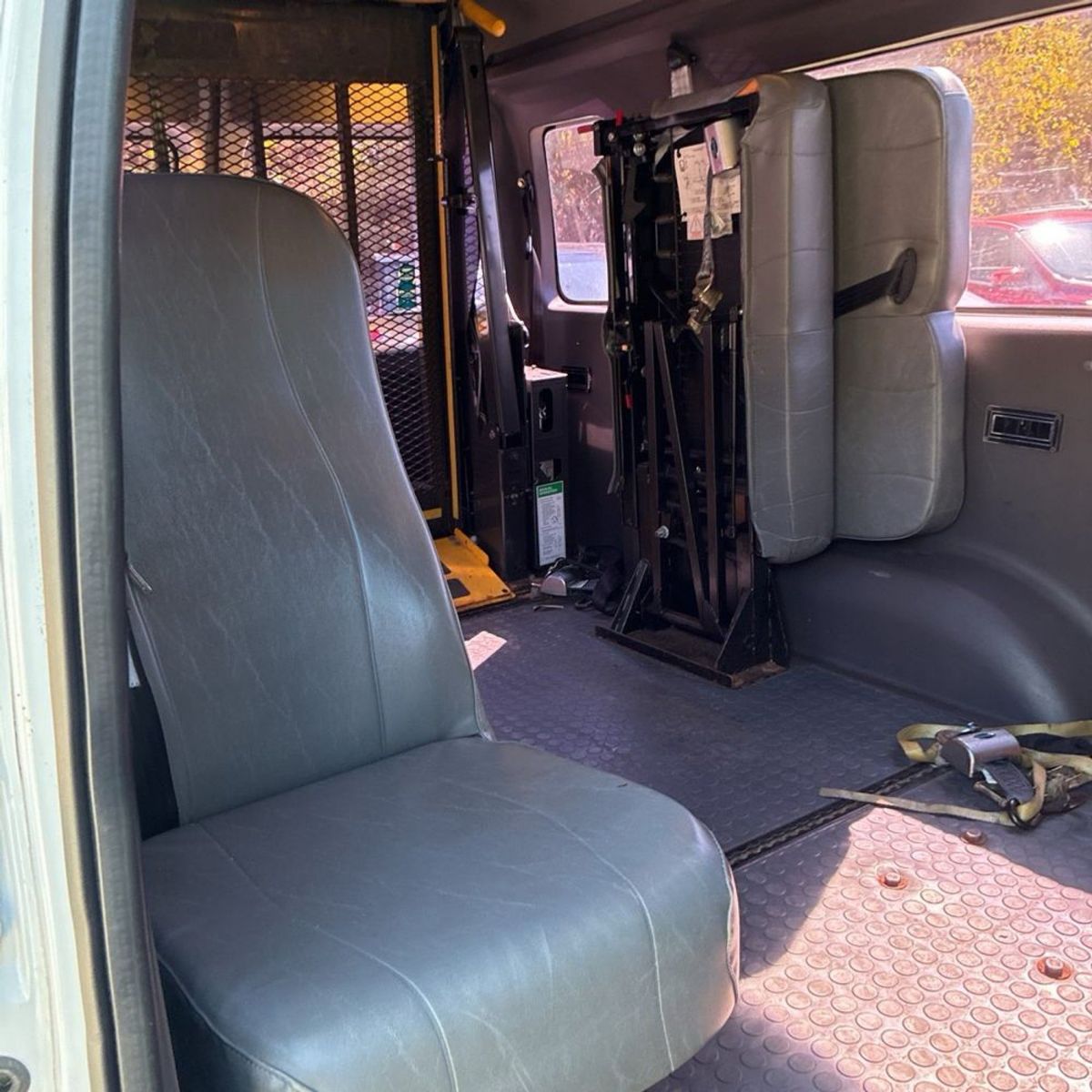 2011 Ford E-Series Cargo 33