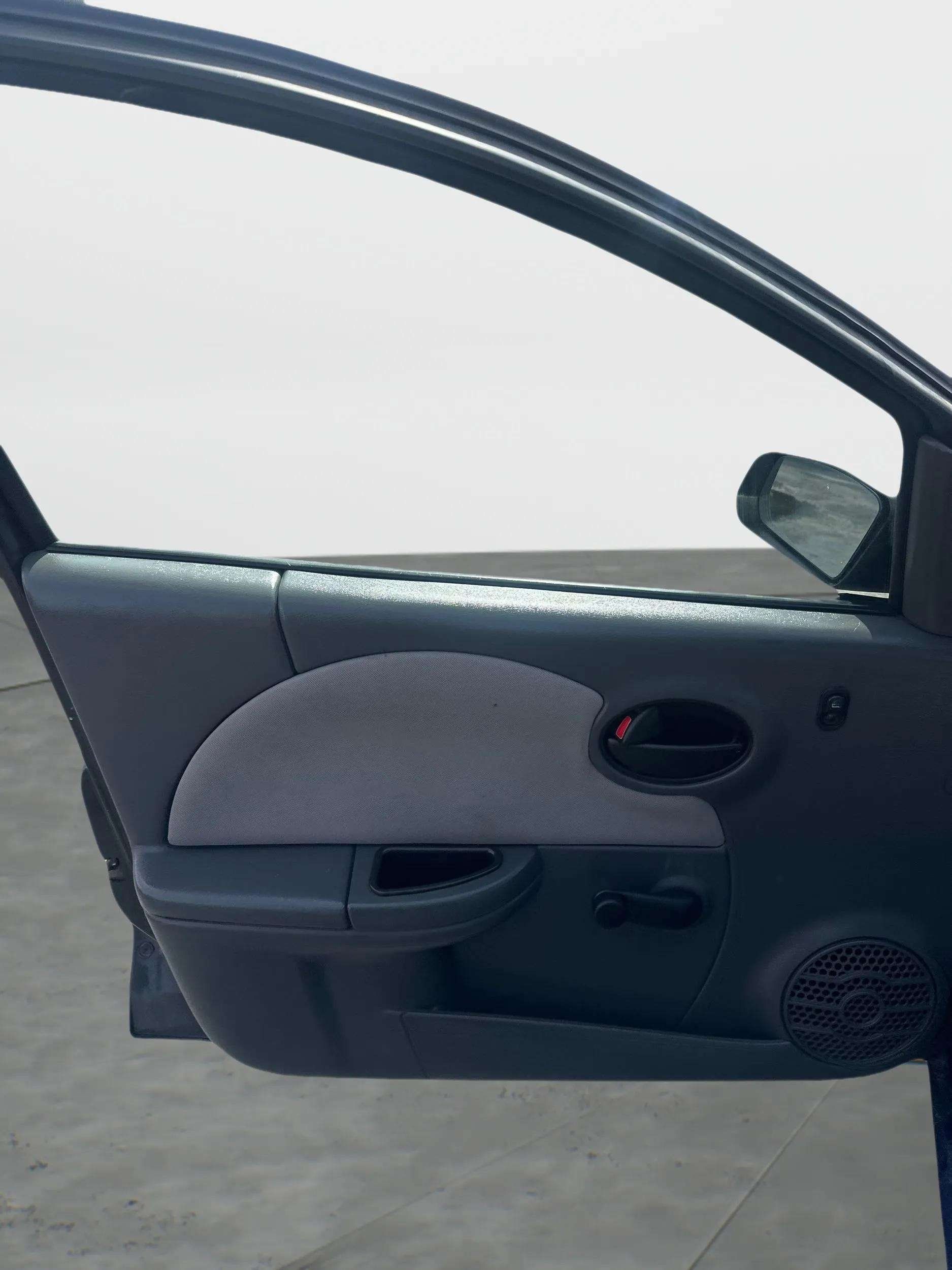 2005 Saturn ION 2 - Photo 16