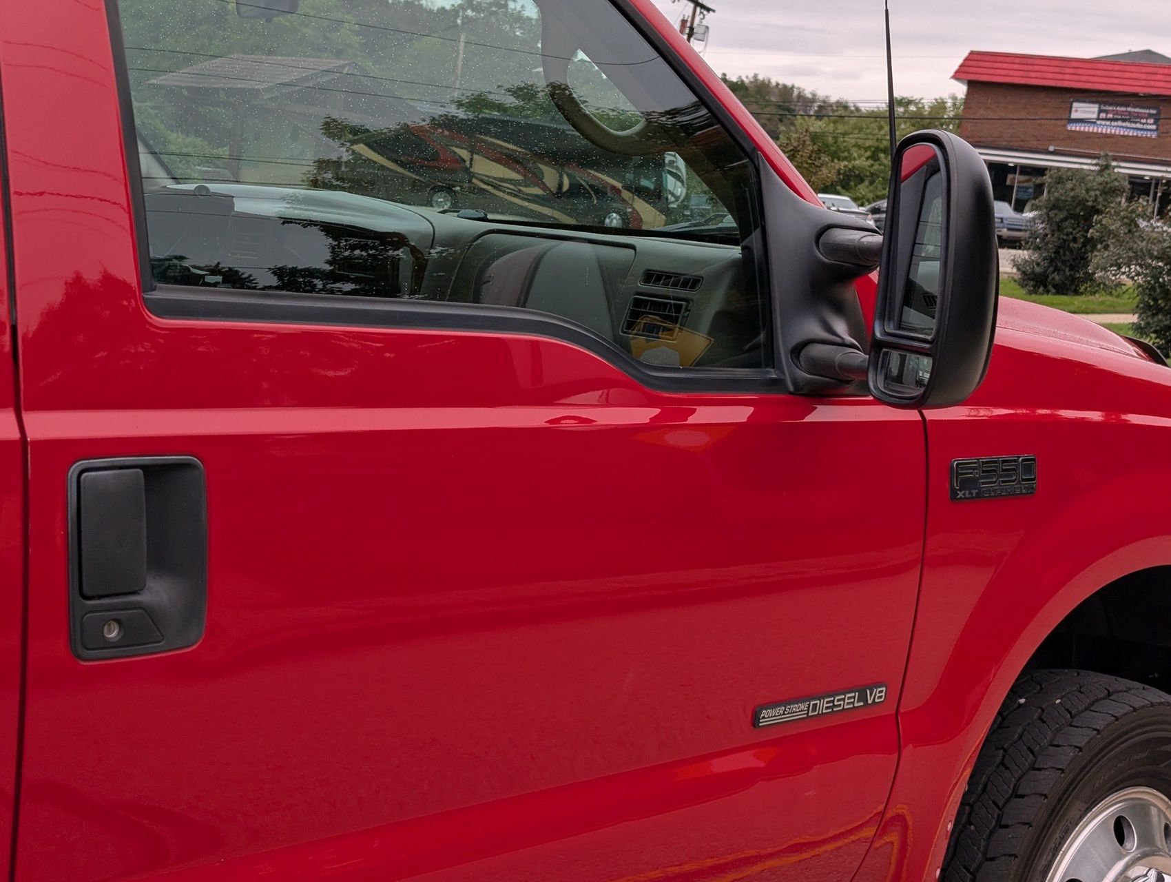 2001 Ford F-550 32