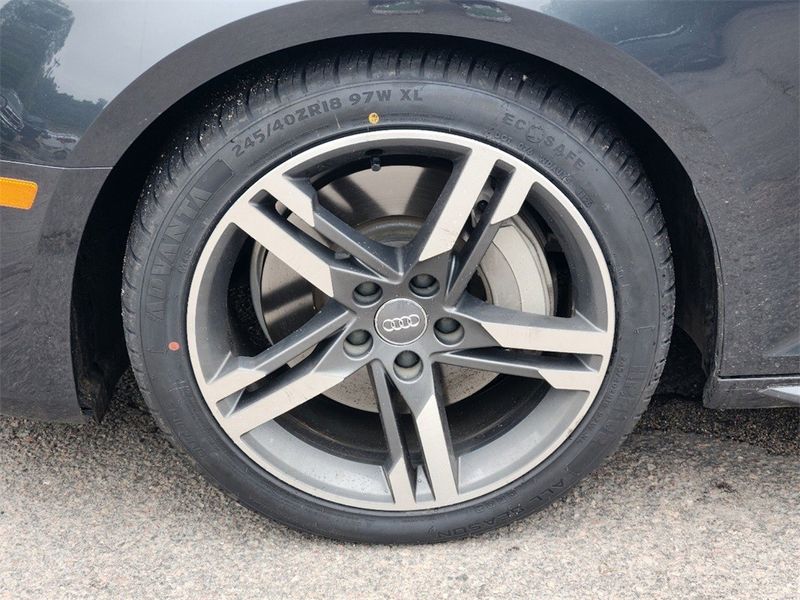2017 Audi A4 2.0T Quattro Premium Plus photo 15