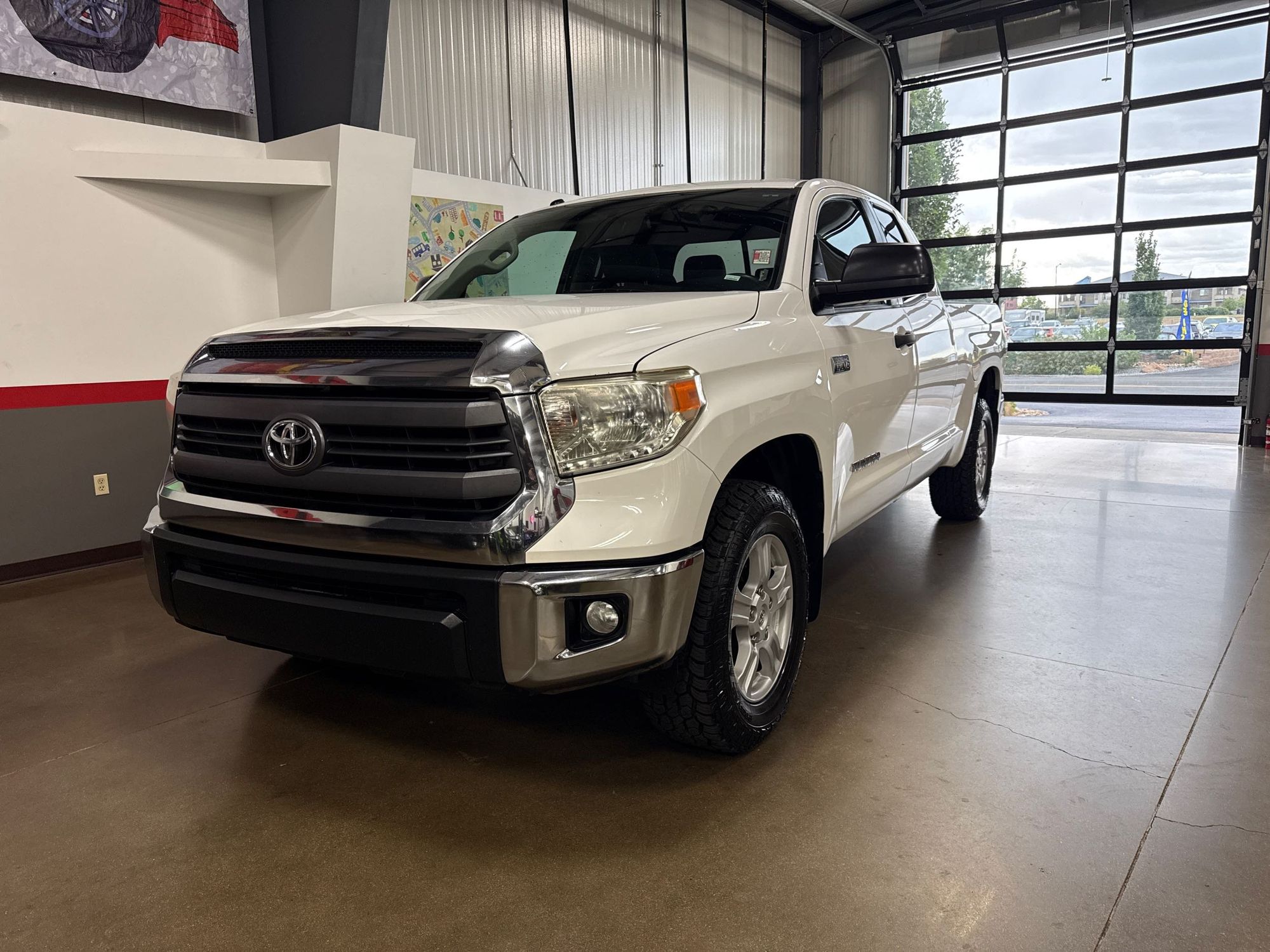 2015 Toyota Tundra SR5 Grade photo 3