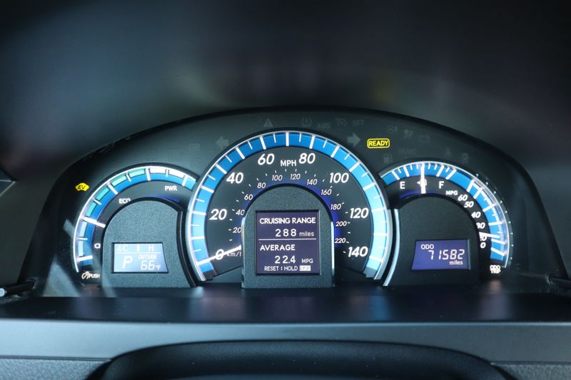 2013 Toyota Camry Hybrid LE | Victory Motors of Colorado