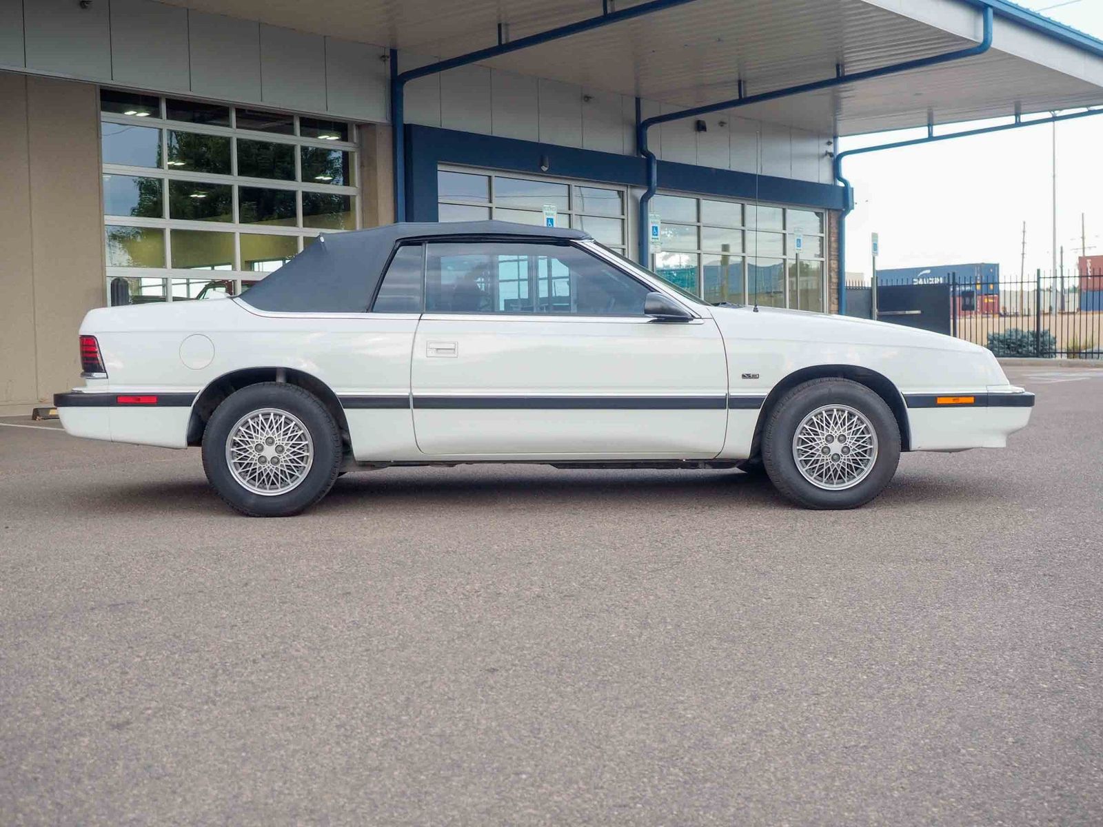 1990 Chrysler Le Baron 14
