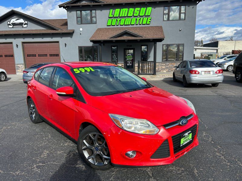 Red 2013 Ford Focus SE Hatchback Hatchback Front-Wheel Drive 6-Speed Automatic