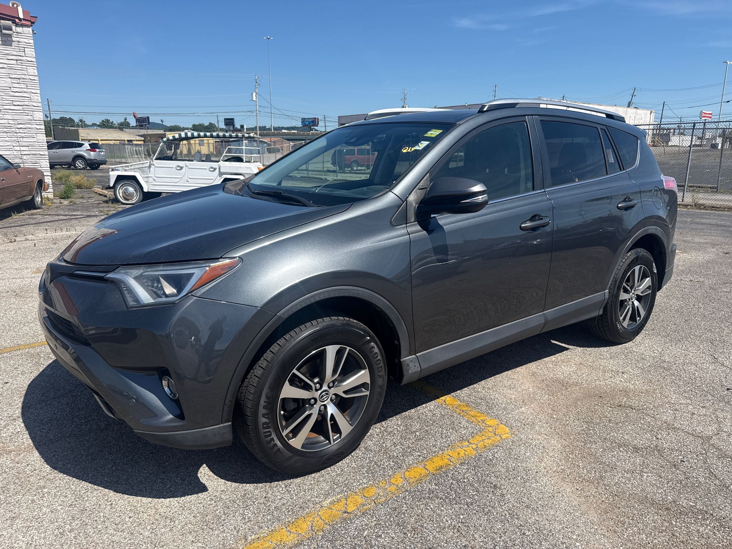 2017 Toyota RAV4 XLE's photo
