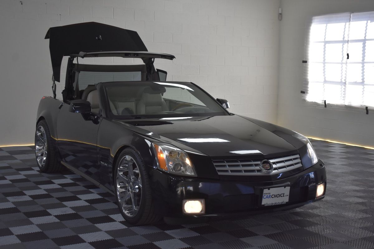 2005 Cadillac XLR Standard